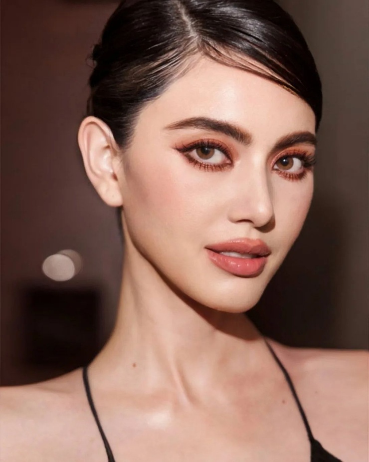 Davika Hoorne Davika Hoorne