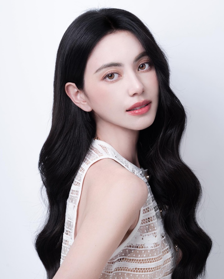 Davika Hoorne Davika Hoorne
