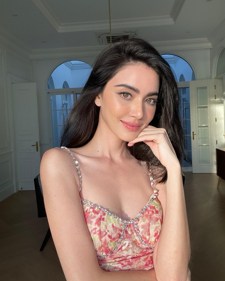 Davika Hoorne Davika Hoorne