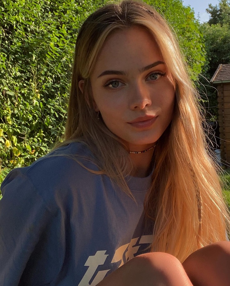 Sara Crumbleleg Sara Crumbleleg