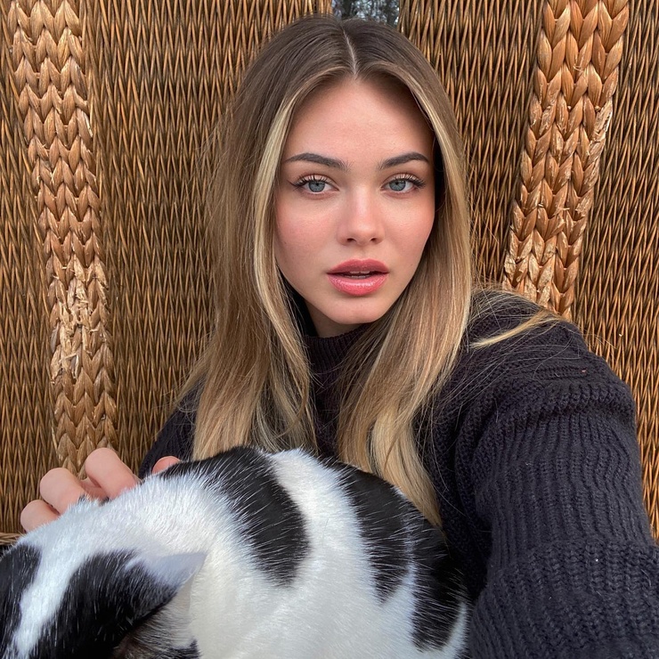Sara Crumbleleg
