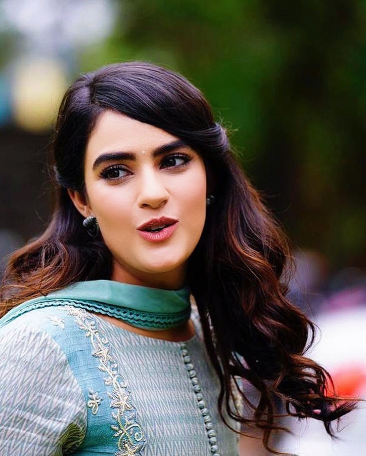 Kavya Thapar