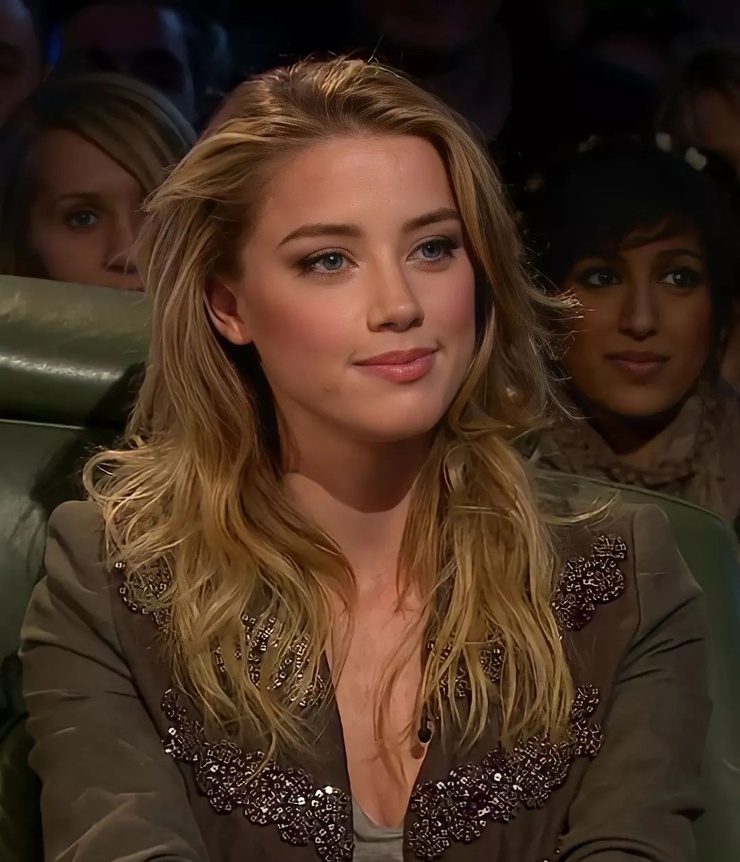 740full-amber-heard.jpg