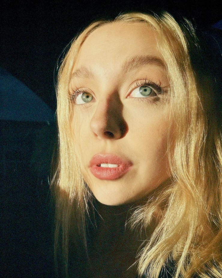 Picture of Lily Rosenthal