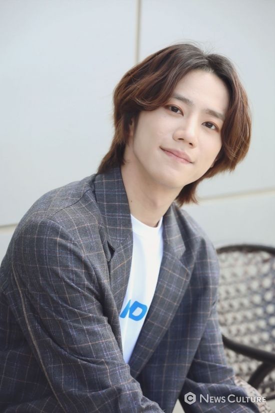 Joon-Young Lee