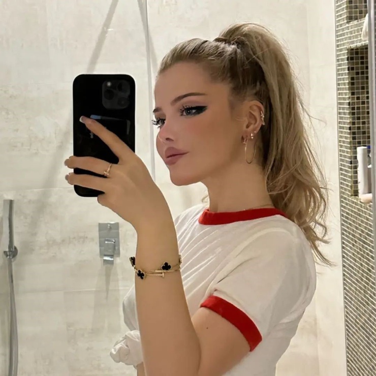 Alexandra Stele