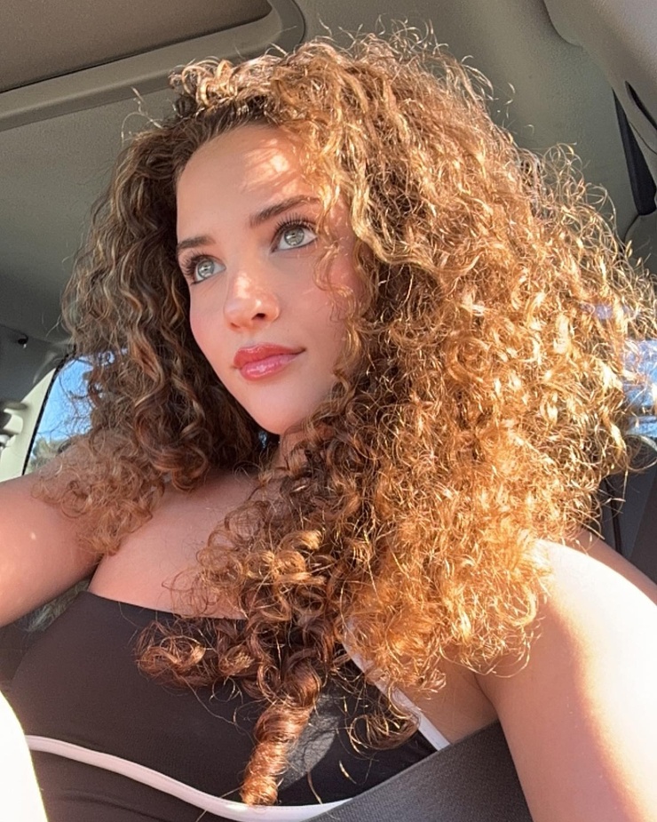 Sofie Dossi Sofie Dossi