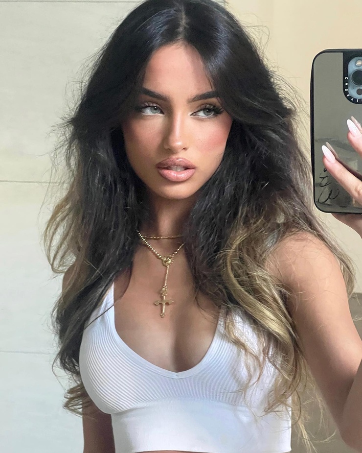 Ella Christo