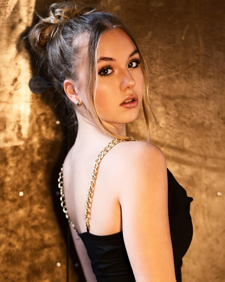 Amelie Lammers Amelie Lammers