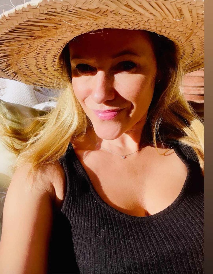 JULIA LIVAGE