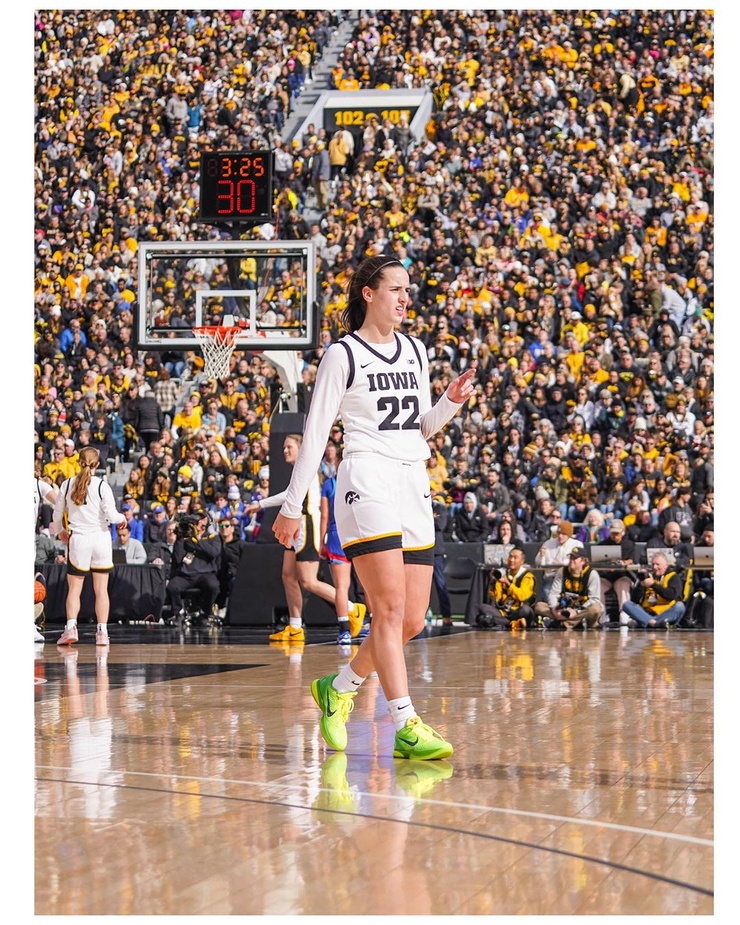 Caitlin Clark (ii)