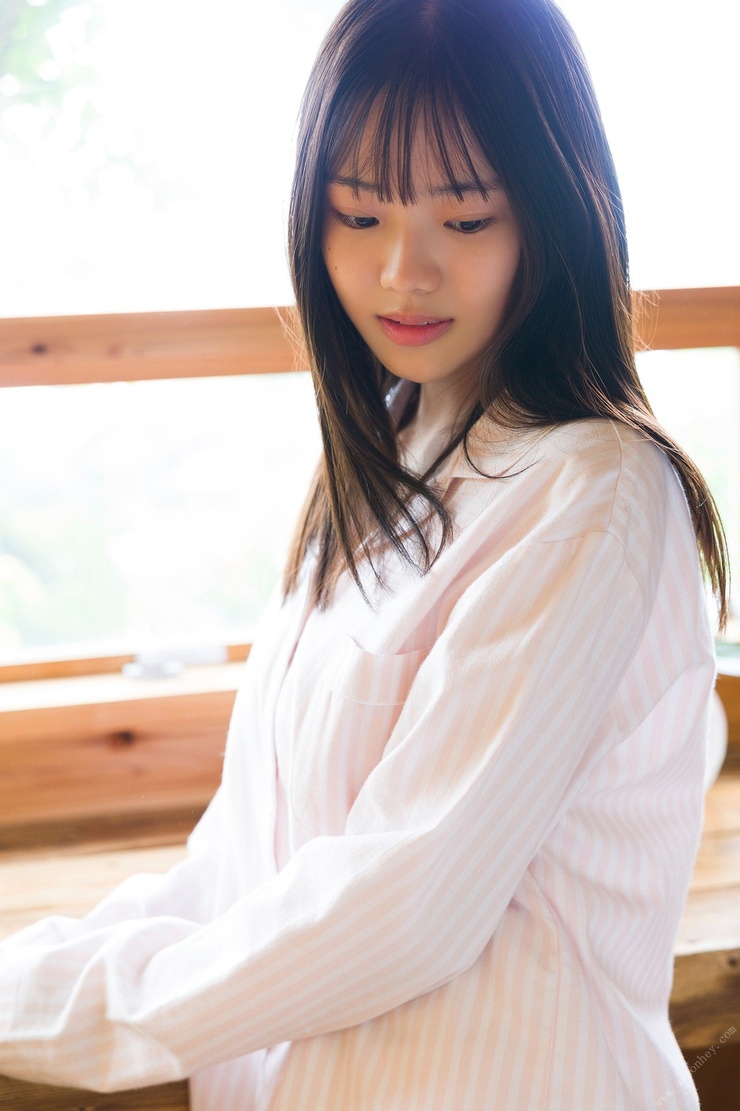 Kohaku Shida After School in Umimachi Spisan Gravure Photo Book