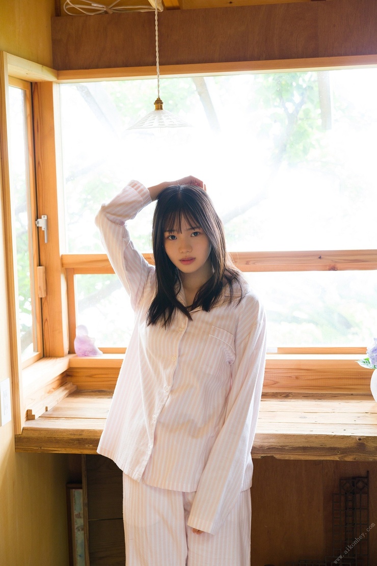 Kohaku Shida After School in Umimachi Spisan Gravure Photo Book
