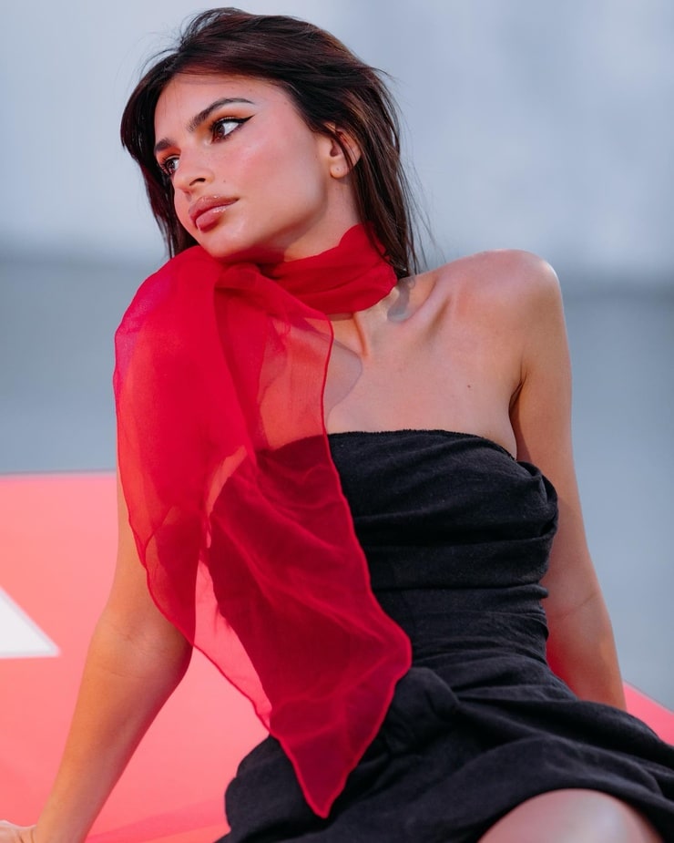 Emily Ratajkowski Emily Ratajkowski