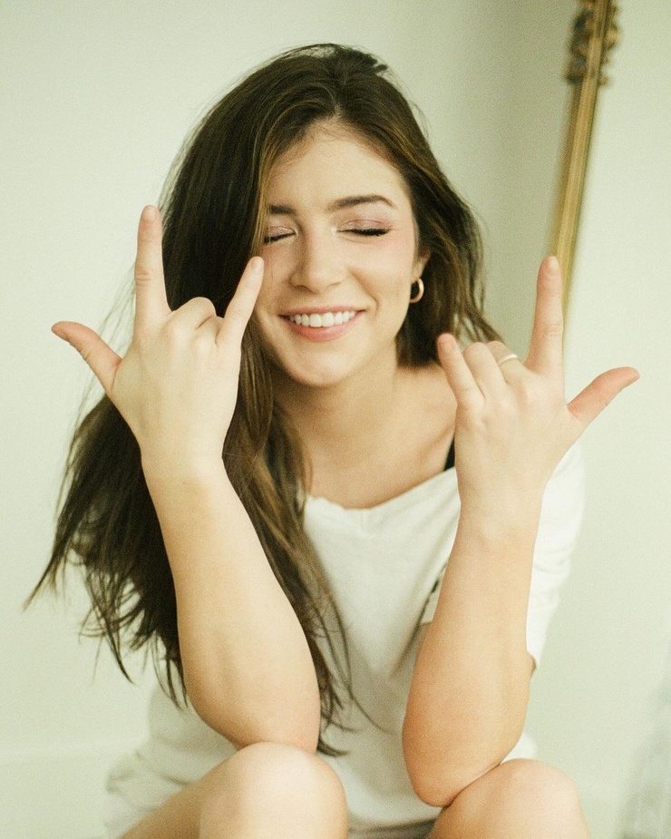 Chrissy Costanza Chrissy Costanza
