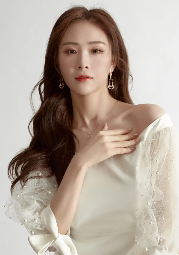 Ziyin Xu