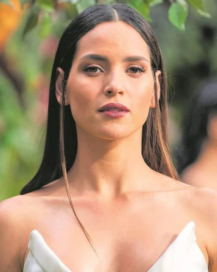 Adria Arjona