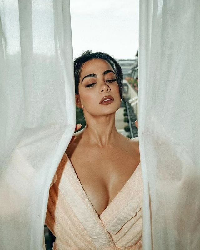 Emeraude Toubia Emeraude Toubia
