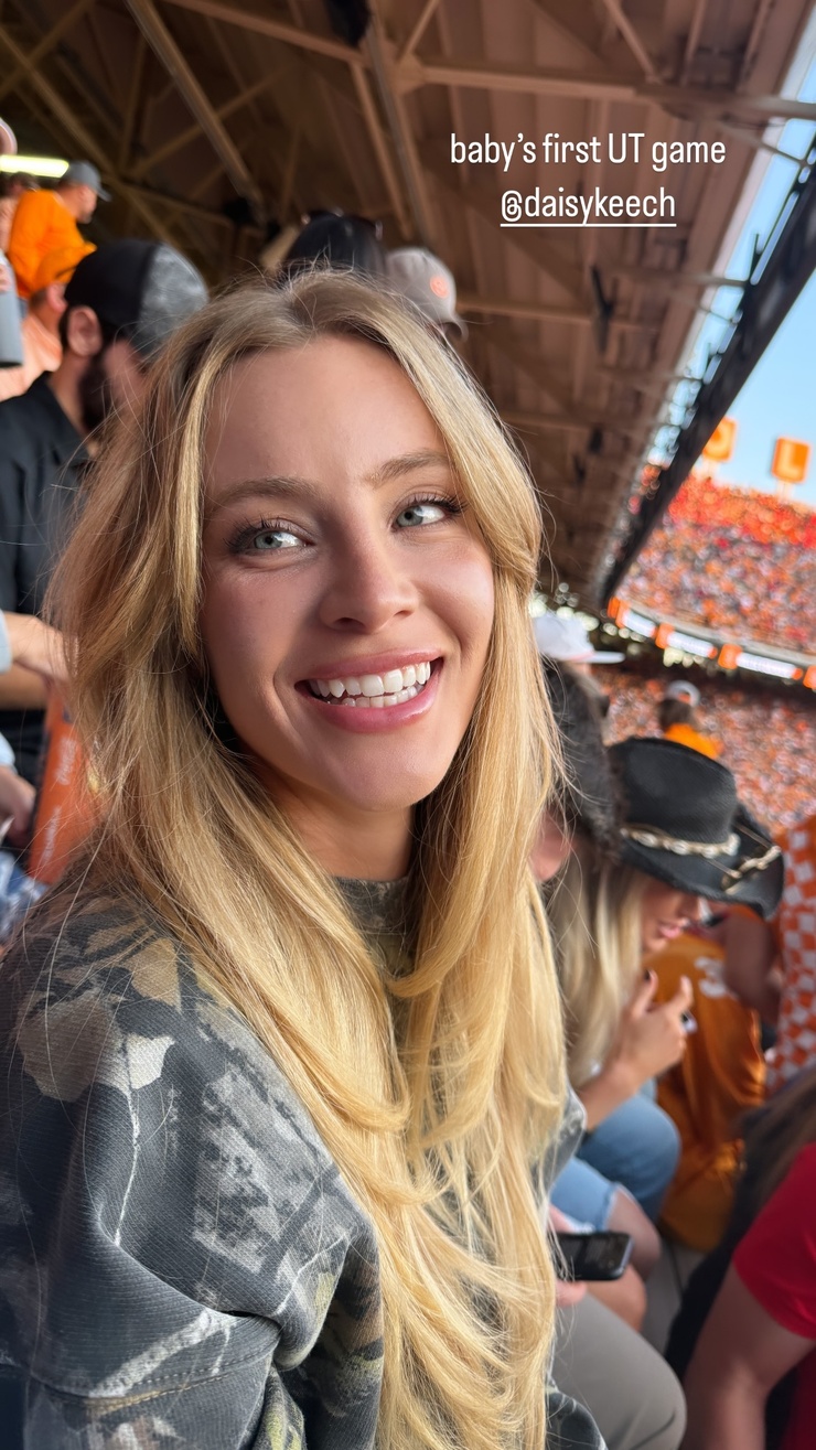 Picture of Daisy Keech(04)