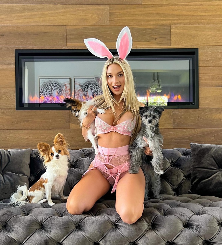 Alexa Collins Alexa Collins