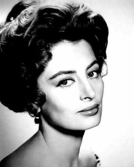 Capucine picture