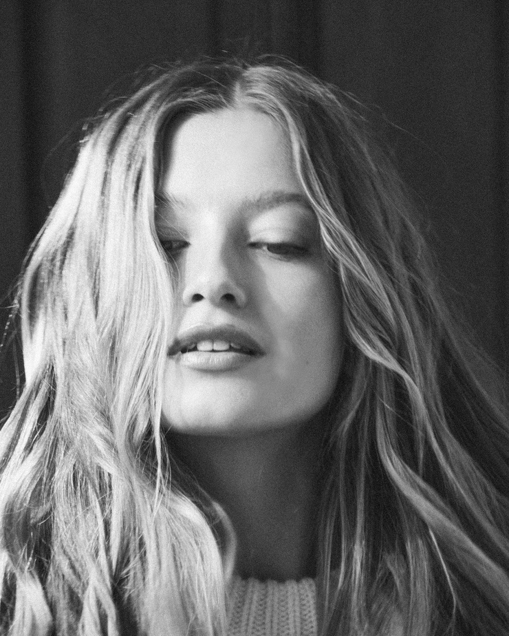 Zoë Pastelle Holthuizen