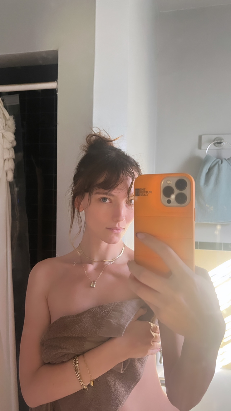 Savvy Taylor Savvy Taylor