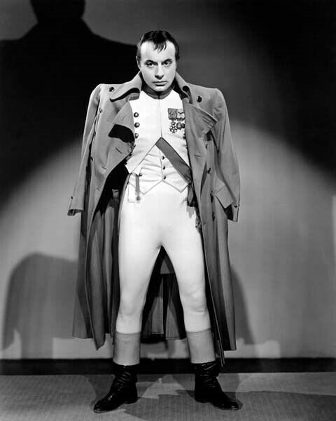 Napoleon Bonaparte (Charles Boyer)