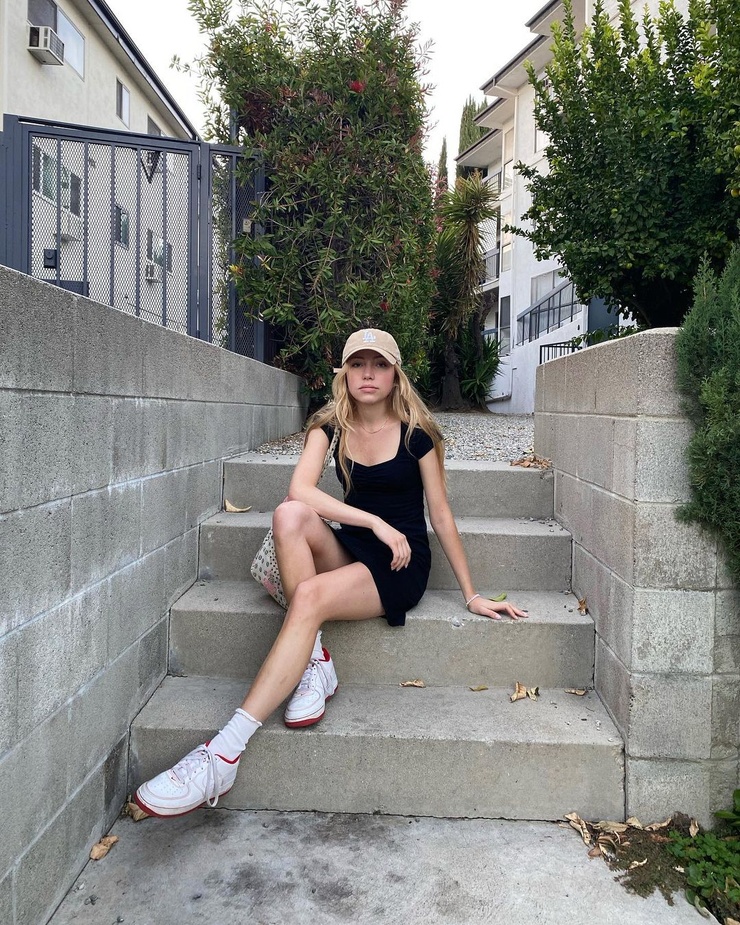 Emma Broz