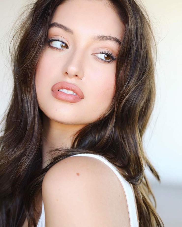 Bella Podaras