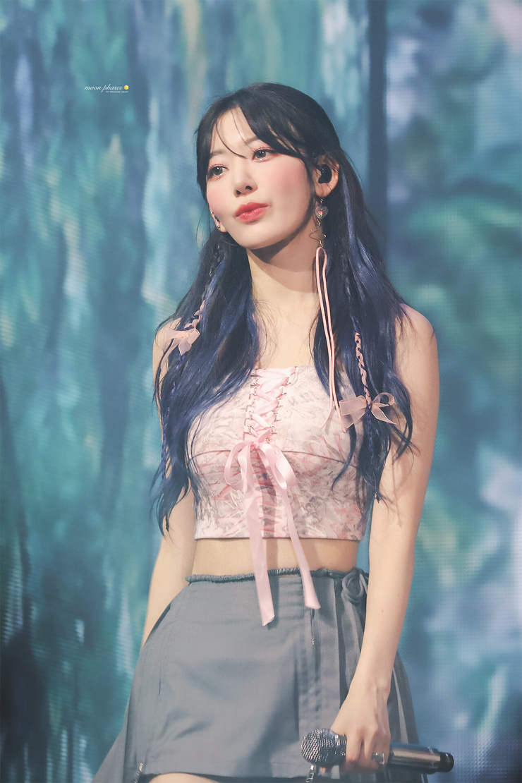 Sakura Miyawaki Sakura Miyawaki