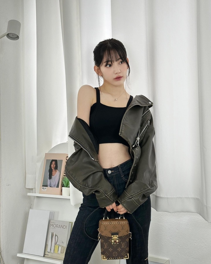 Sakura Miyawaki Sakura Miyawaki