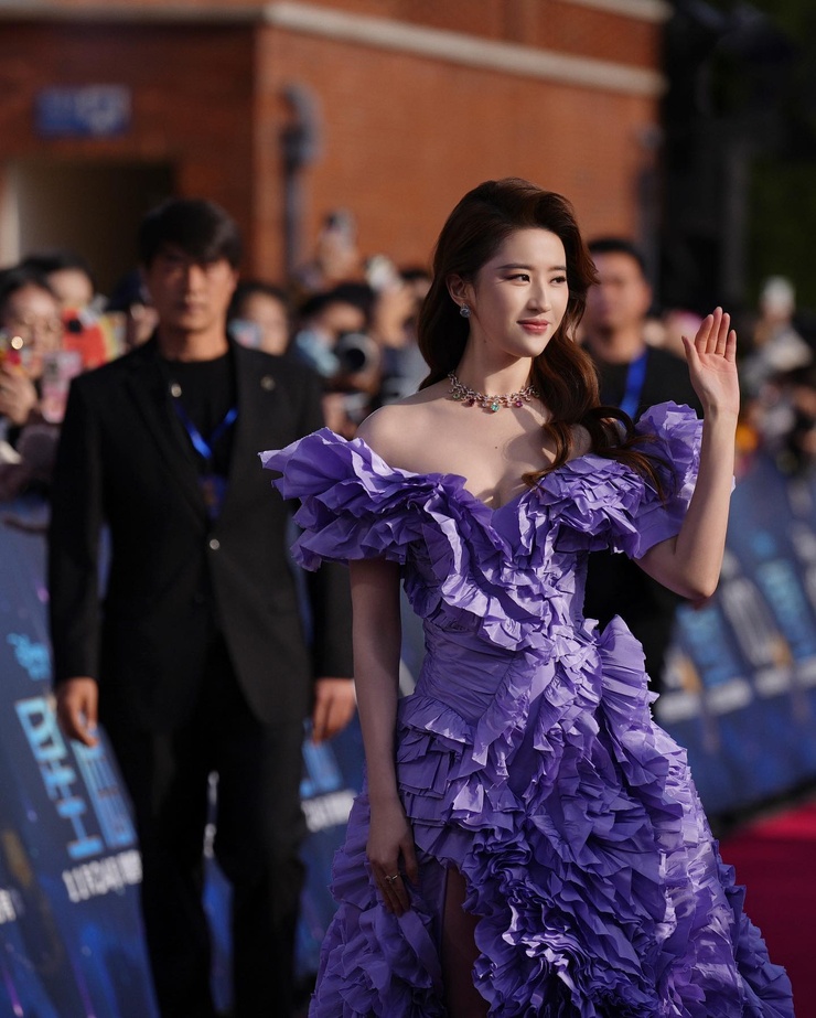 Yifei Liu