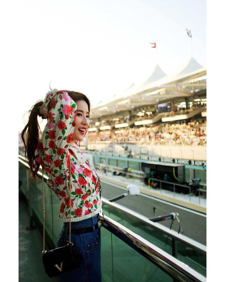 Yifei Liu