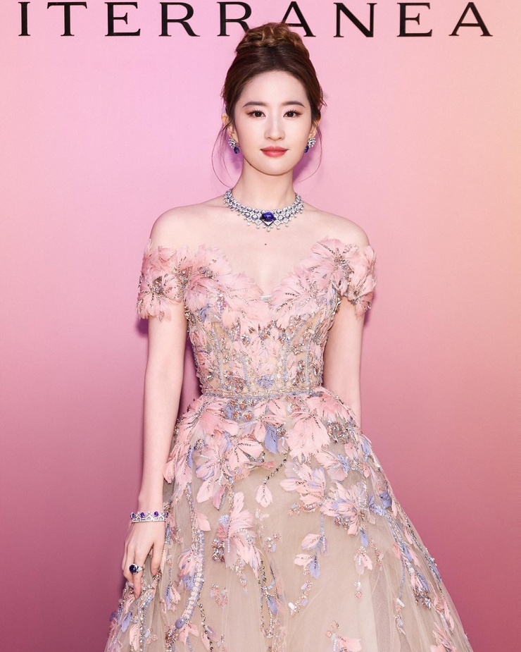 Yifei Liu