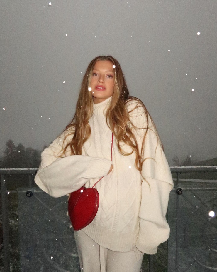 Zoë Pastelle Holthuizen