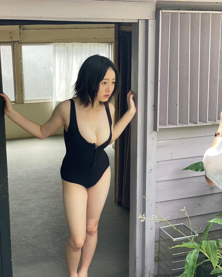 MIU SHIRAHAMA MIU SHIRAHAMA