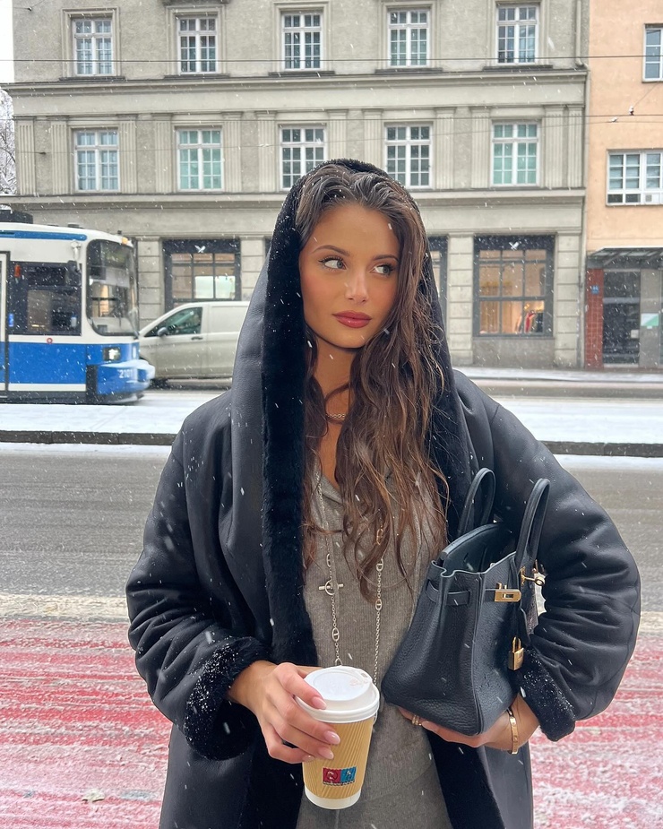 Carina Zavline