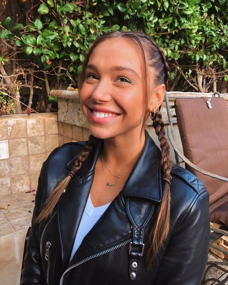 Alexis Ren