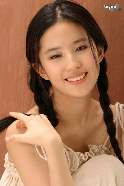 Yifei Liu