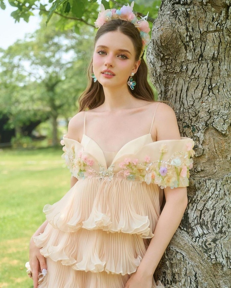 Polina Gomzina Polina Gomzina