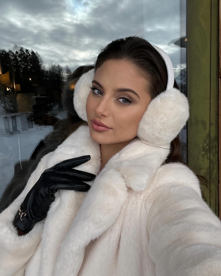 Carina Zavline Carina Zavline