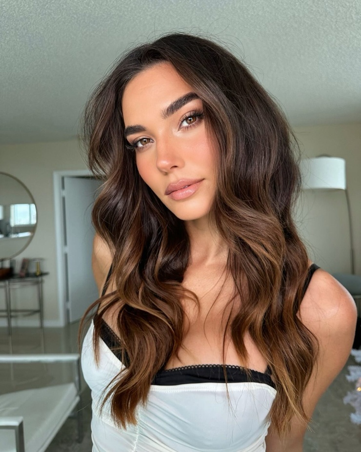 Rachel Vallori Rachel Vallori