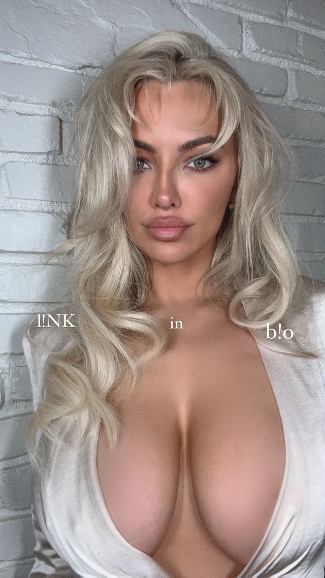 Lindsey Pelas Lindsey Pelas