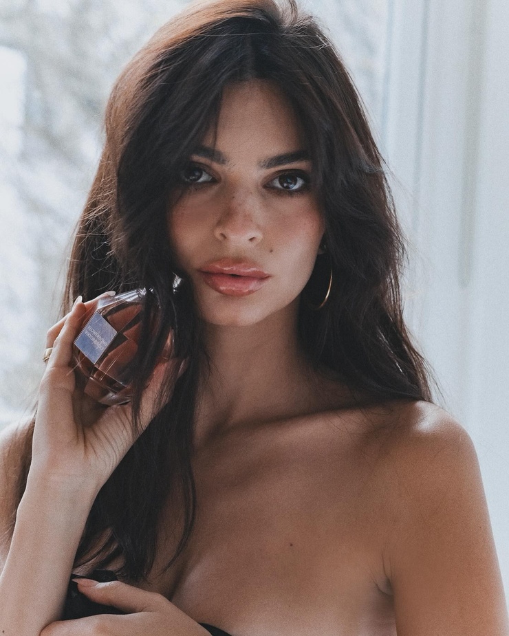 Emily Ratajkowski