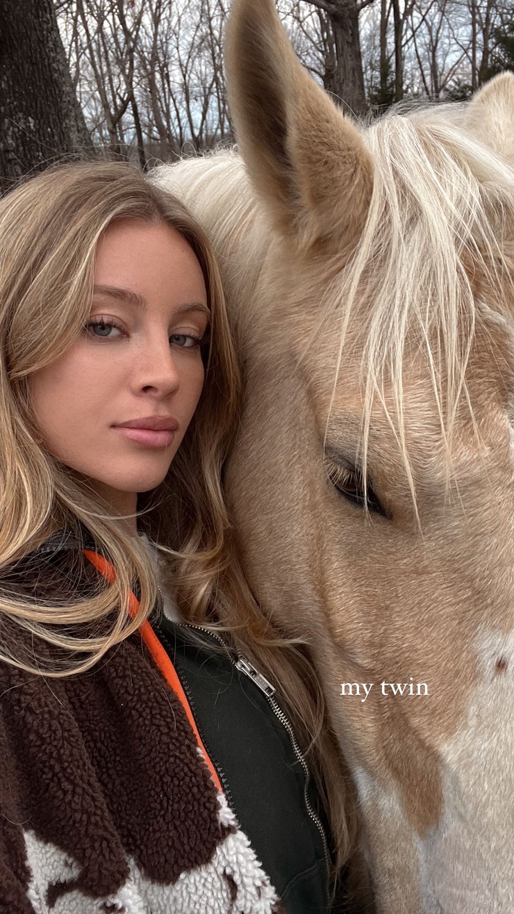 Picture of Daisy Keech(03)