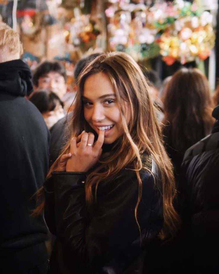 Alexis Ren