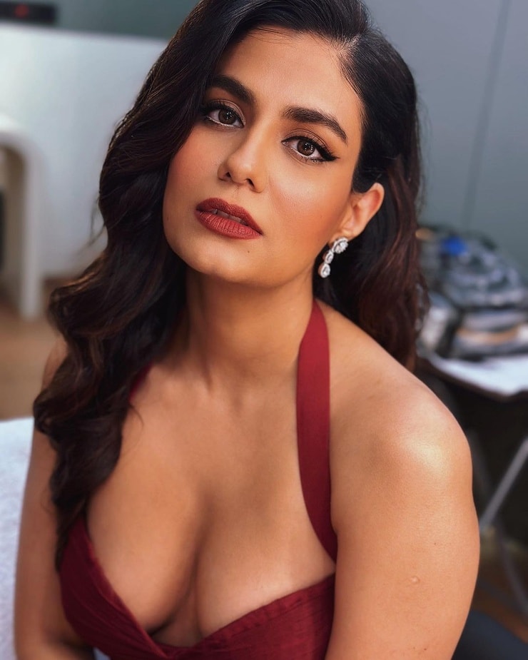 Shreya Dhanwanthary