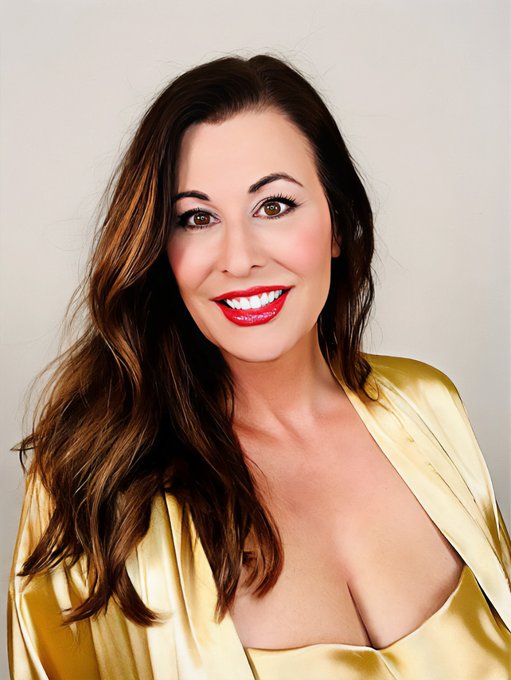 Elaina St James