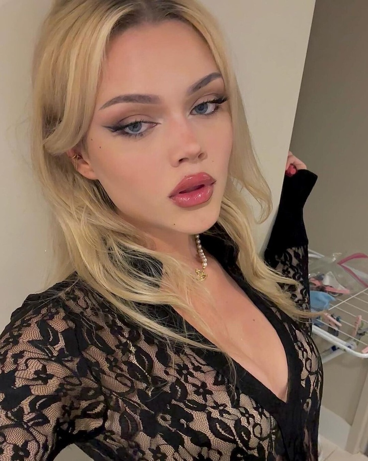 Ayla Fronek Ayla Fronek